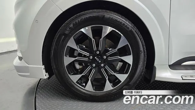 Kia Carnival 2023 thumb 5