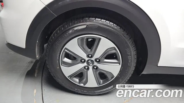 Kia Niro 2017 thumb 5