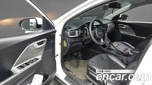 Kia Niro 2017 thumb 12