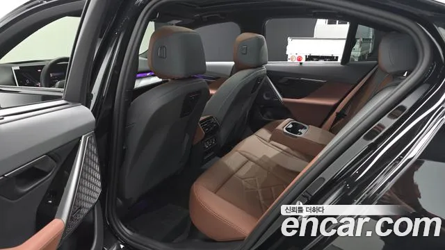 BMW 5-Series 2026 thumb 11