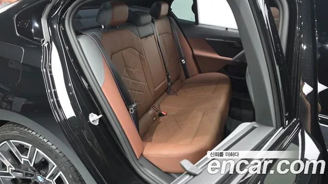 BMW 5-Series 2026 thumb 12