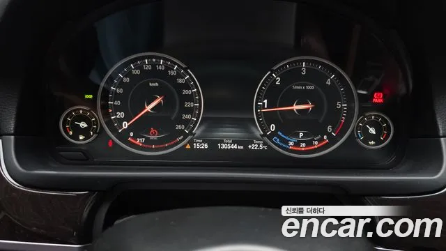 BMW 5-Series 2013 thumb 8