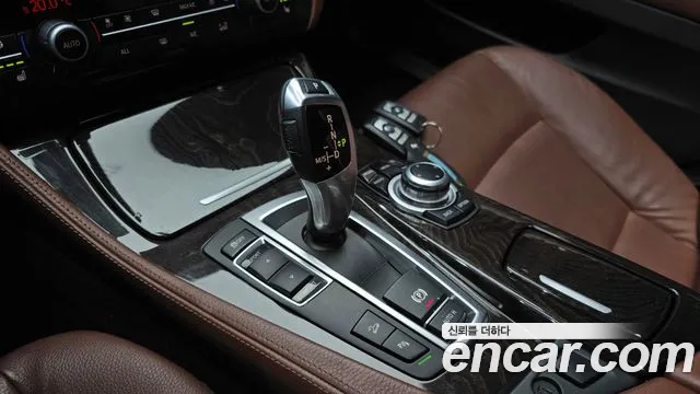 BMW 5-Series 2013 thumb 9