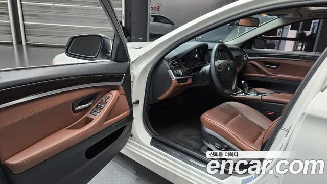 BMW 5-Series 2013 thumb 10