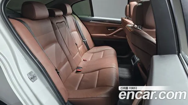BMW 5-Series 2013 thumb 11