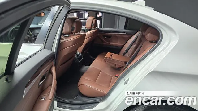 BMW 5-Series 2013 thumb 12