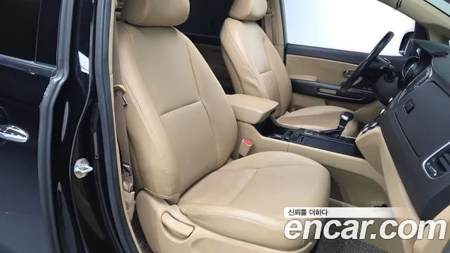 Kia Carnival 2017 thumb 11