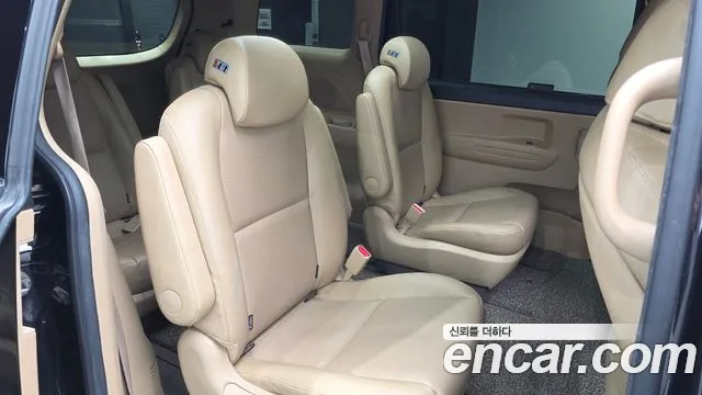 Kia Carnival 2017 thumb 12
