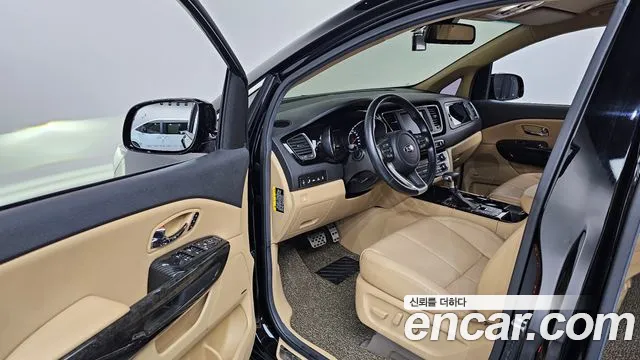 Kia Carnival 2019 thumb 10