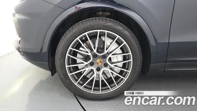 Porsche Cayenne 2019 thumb 5