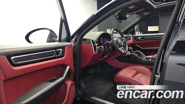 Porsche Cayenne 2019 thumb 10