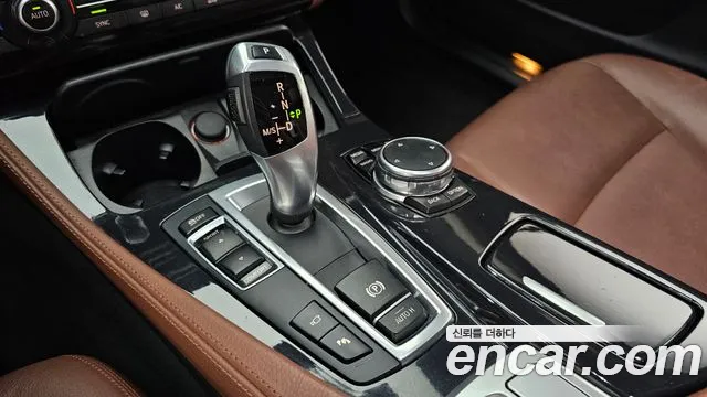 BMW 5-Series 2016 thumb 8