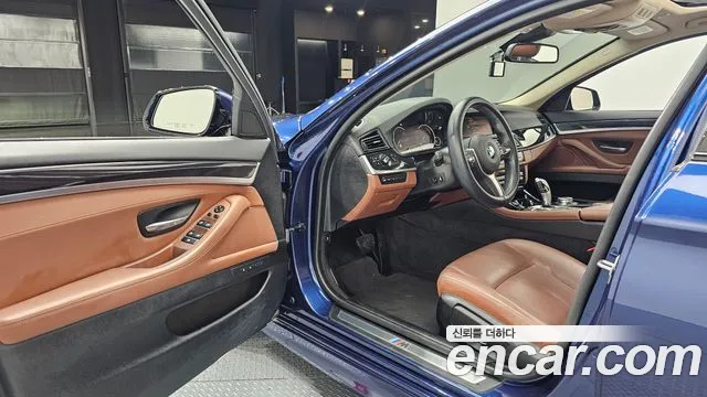 BMW 5-Series 2016 thumb 9