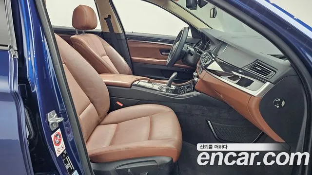 BMW 5-Series 2016 thumb 10