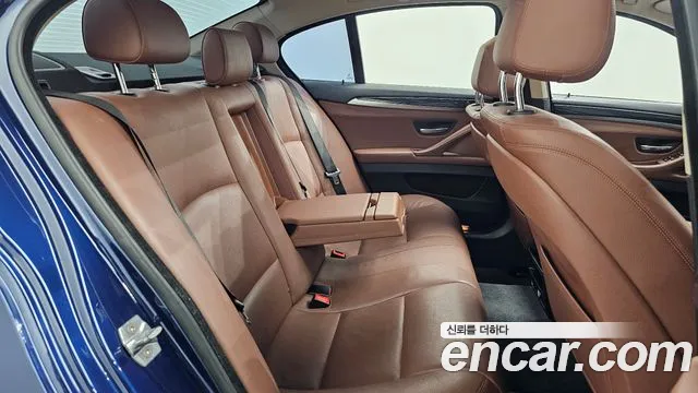 BMW 5-Series 2016 thumb 11