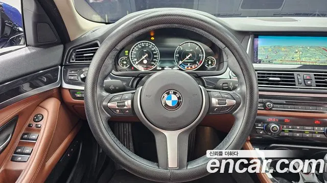 BMW 5-Series 2016 thumb 12