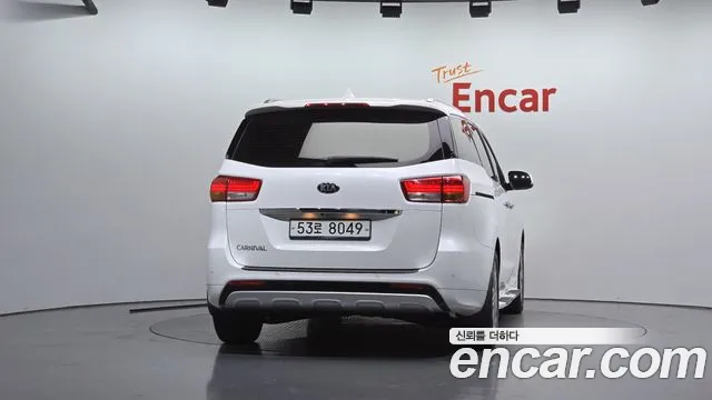 Kia Carnival 2018 thumb 4