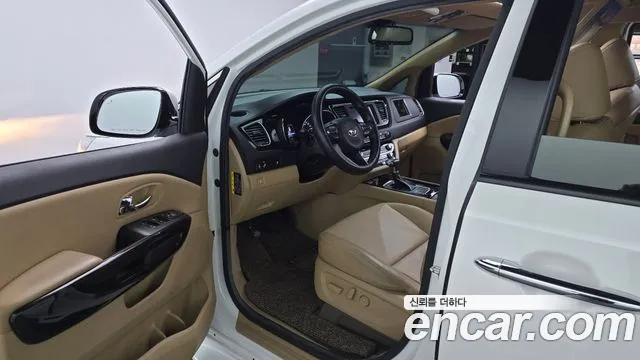 Kia Carnival 2018 thumb 10