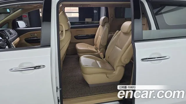 Kia Carnival 2018 thumb 11