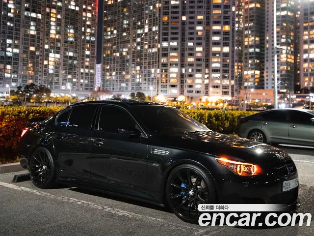 BMW M5 2006 thumb 10
