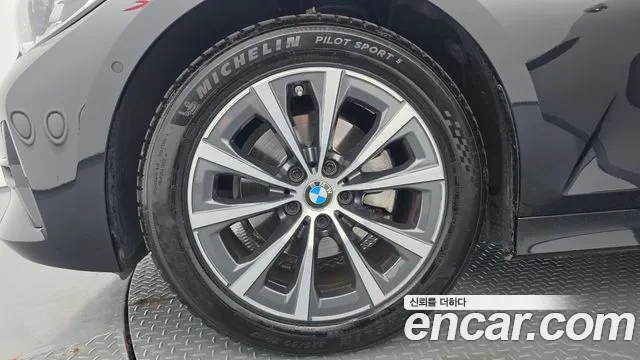 BMW 3-Series 2020 thumb 5
