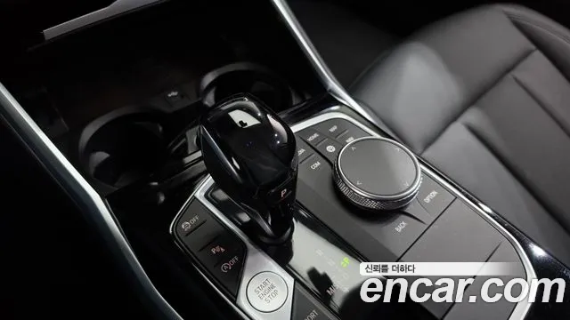 BMW 3-Series 2020 thumb 9
