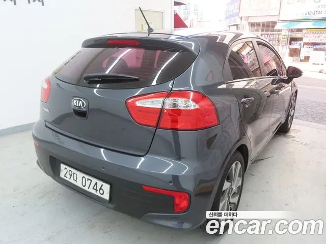 Kia Pride 2015 thumb 3
