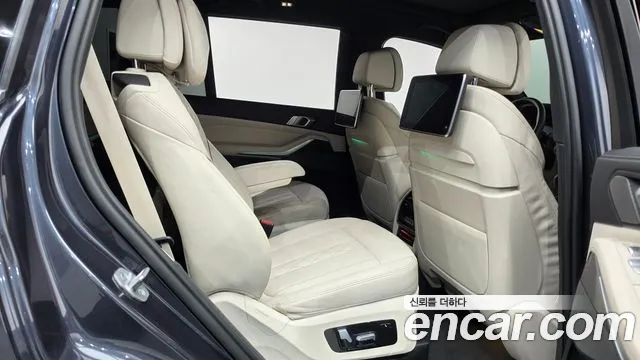 BMW X7 2021 thumb 10