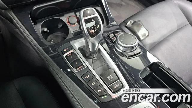 BMW 5-Series 2016 thumb 9