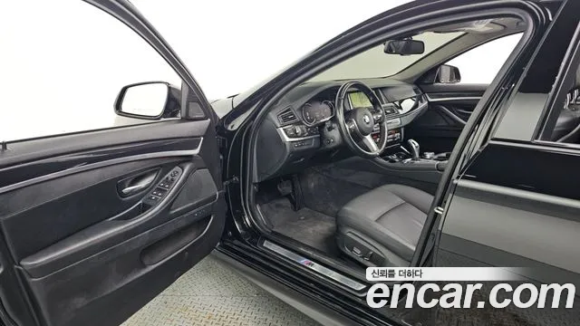 BMW 5-Series 2016 thumb 10