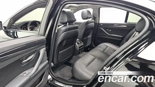 BMW 5-Series 2016 thumb 12