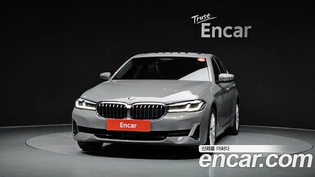 BMW 5-Series 2020 thumb 3