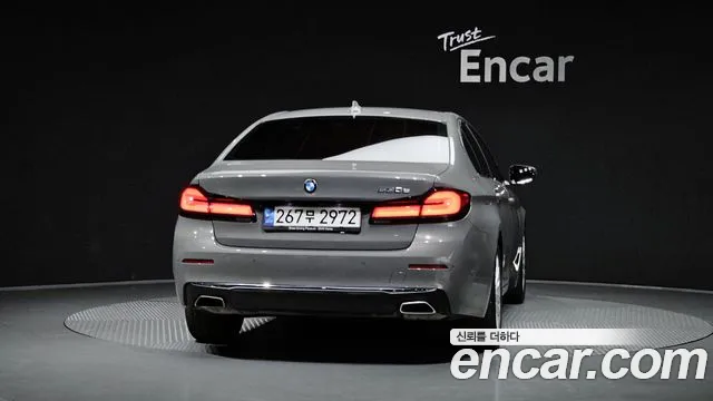 BMW 5-Series 2020 thumb 4
