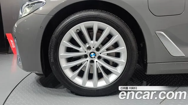 BMW 5-Series 2020 thumb 5
