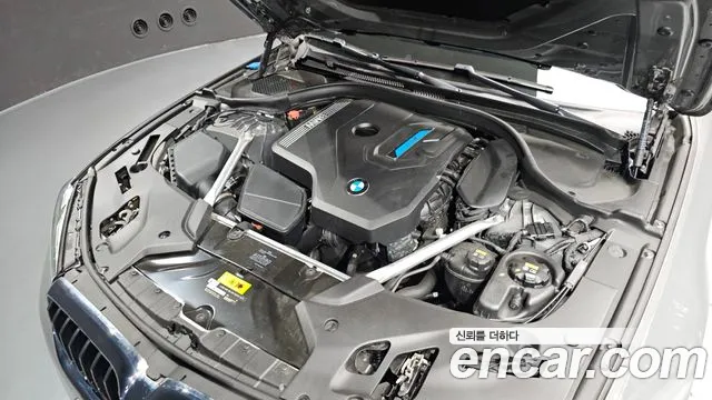 BMW 5-Series 2020 thumb 6