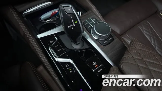 BMW 5-Series 2020 thumb 9