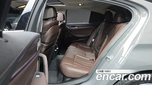 BMW 5-Series 2020 thumb 12