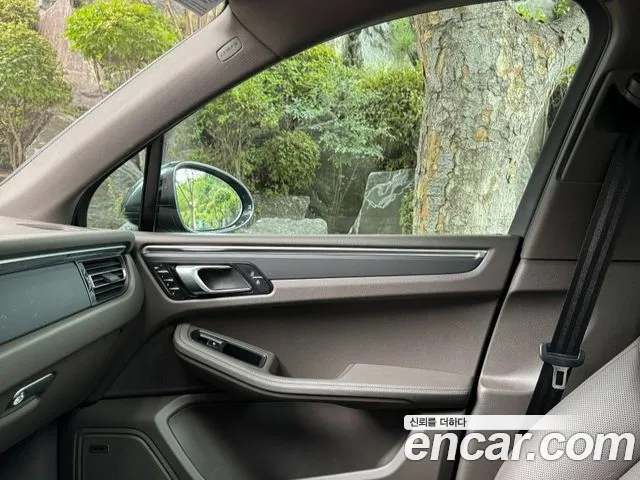 Porsche Macan 2019 thumb 9