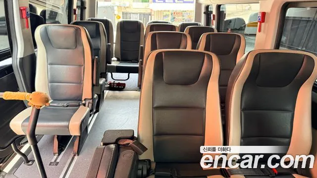 Hyundai Staria 2018 thumb 10