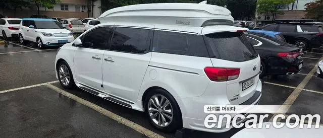 Kia Carnival 2017 thumb 4