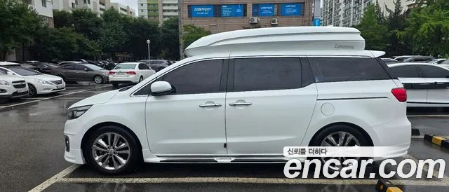 Kia Carnival 2017 thumb 6