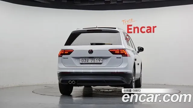 Volkswagen Tiguan 2018 thumb 4
