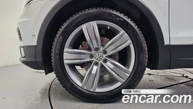 Volkswagen Tiguan 2018 thumb 5