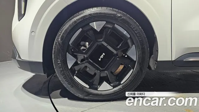 Kia Carnival 2024 thumb 5