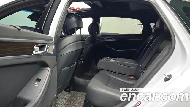 Genesis G80 2017 thumb 12