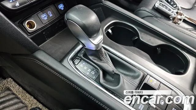 Hyundai Santa Fe 2018 thumb 9