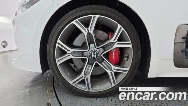 Kia Stinger 2017 thumb 5