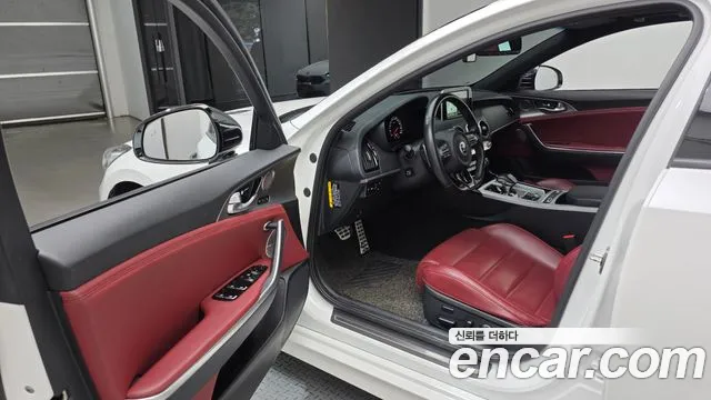 Kia Stinger 2017 thumb 10