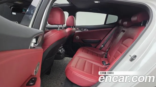 Kia Stinger 2017 thumb 12