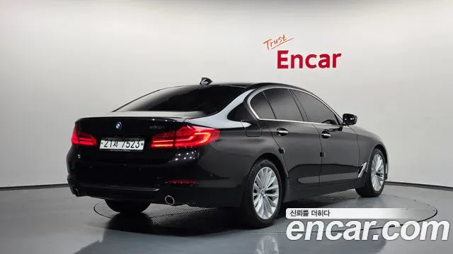 BMW 5-Series 2018 thumb 2